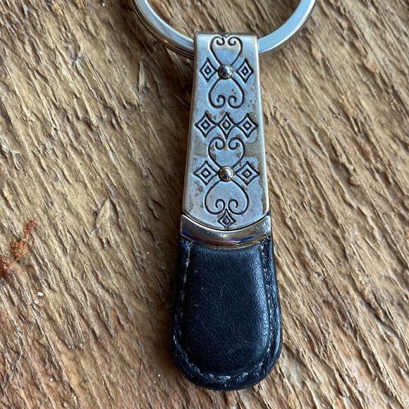 Brighton vintage etched silver and black leather key chain‎ ring - Picture 3 of 4